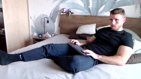 Hunter Bridges online show from January 4, 12:16 pm