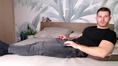 Hunter Bridges online show from February 8, 4:47 pm