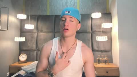 hunterheat_ online show from November 26, 11:44 am