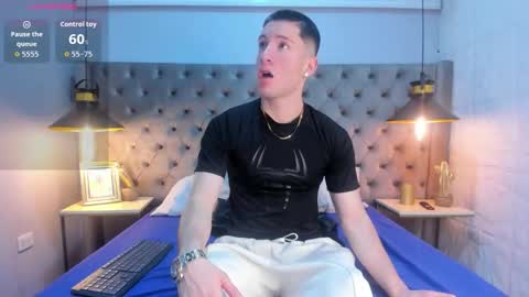 hunterheat_ online show from December 1, 12:43 pm