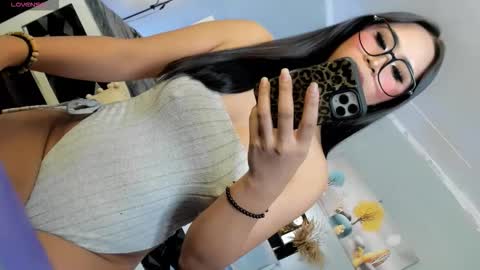 HELLO HANNAH IS BACK online show from November 18, 7:57 am