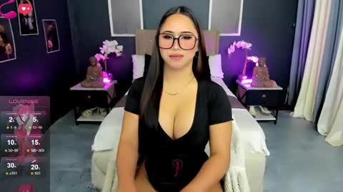 HELLO HANNAH IS BACK online show from August 3, 6:01 am