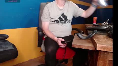 Huskyguy online show from October 27, 3:54 am