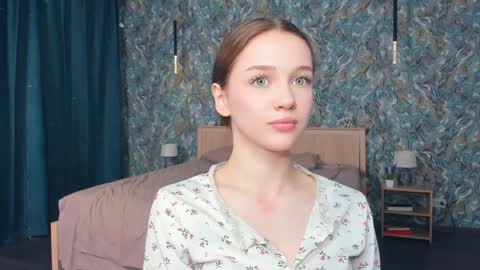 Snapshot of hwadwellingham chatting on June 5, 7:14 am Lily online show from June 5, 7:14 am