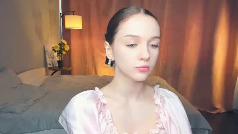 Snapshot of hwadwellingham chatting on June 11, 7:50 am Lily online show from June 11, 7:50 am
