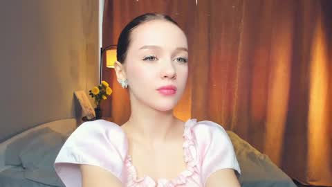 Snapshot of hwadwellingham chatting on June 14, 7:10 am Lily online show from June 14, 7:10 am