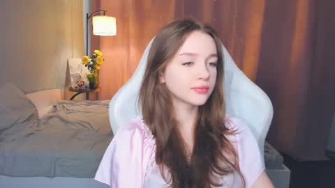 Snapshot of hwadwellingham chatting on July 4, 7:03 am Lily online show from July 4, 7:03 am