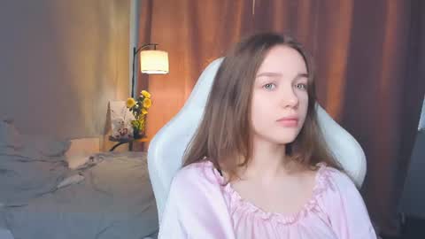 Snapshot of hwadwellingham chatting on July 5, 7:04 am Lily online show from July 5, 7:04 am