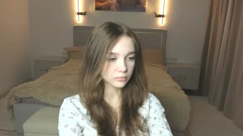 Snapshot of hwadwellingham chatting on July 9, 7:12 am Lily online show from July 9, 7:12 am