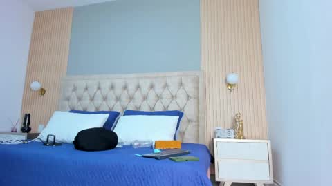 hxxyro online show from April 11, 1:04 pm