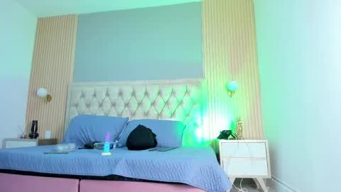 hxxyro online show from April 13, 1:05 pm