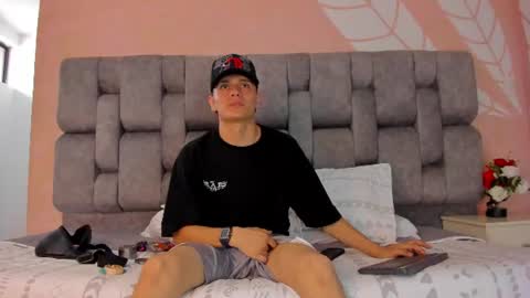 Snapshot of hydan_ chatting on July 13, 9:28 pm hydan_ online show from July 13, 9:28 pm