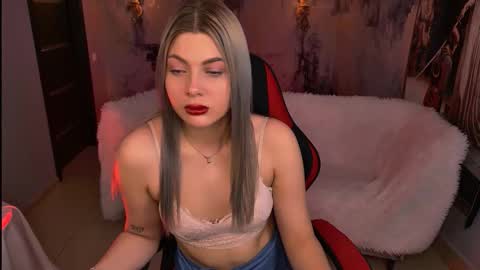 hyileyclark online show from March 19, 1:26 pm