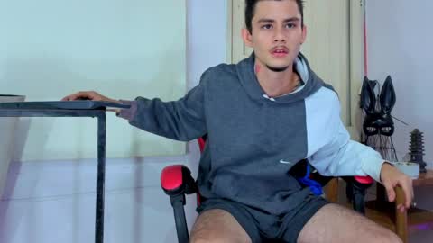 kelvis online show from March 28, 8:14 am