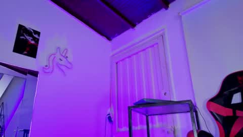 Snapshot of i_am_kelvis_ chatting on June 27, 5:23 am kelvis online show from June 27, 5:23 am