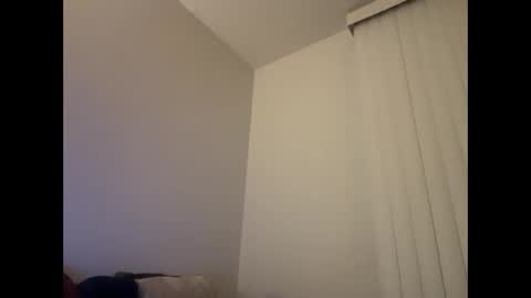 Snapshot of i_o_ro chatting on December 3, 6:15 am i o ro online show from December 3, 6:15 am