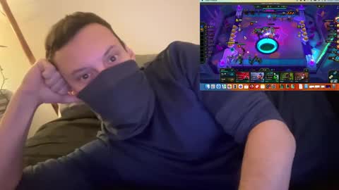 Snapshot of i_o_ro chatting on December 8, 6:11 am i o ro online show from December 8, 6:11 am