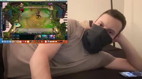 Snapshot of i_o_ro chatting on December 8, 9:57 am i o ro online show from December 8, 9:57 am