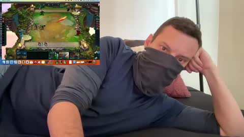 Snapshot of i_o_ro chatting on December 8, 10:14 pm i o ro online show from December 8, 10:14 pm