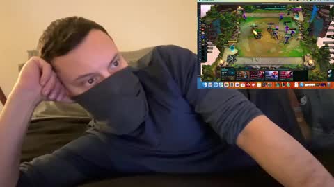 Snapshot of i_o_ro chatting on December 9, 1:18 am i o ro online show from December 9, 1:18 am