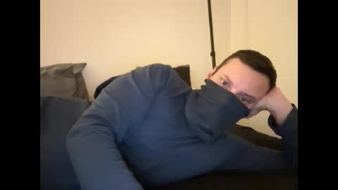 Snapshot of i_o_ro chatting on December 9, 7:17 am i o ro online show from December 9, 7:17 am