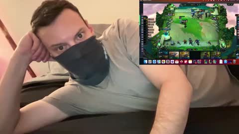 Snapshot of i_o_ro chatting on December 10, 7:58 am i o ro online show from December 10, 7:58 am