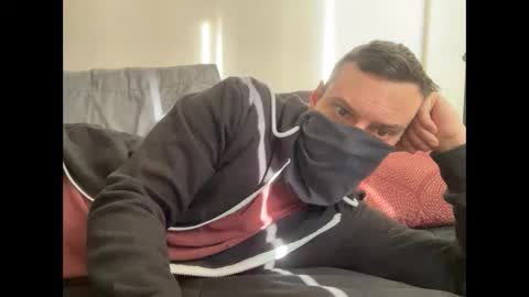 Snapshot of i_o_ro chatting on December 15, 7:10 pm i o ro online show from December 15, 7:10 pm