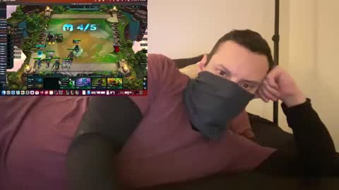 Snapshot of i_o_ro chatting on December 16, 8:09 am i o ro online show from December 16, 8:09 am