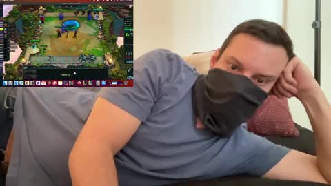 Snapshot of i_o_ro chatting on December 19, 10:42 pm i o ro online show from December 19, 10:42 pm