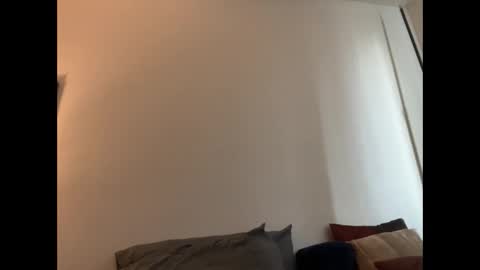 Snapshot of i_o_ro chatting on December 23, 10:12 pm i o ro online show from December 23, 10:12 pm