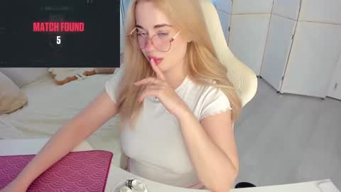 Snapshot of i_want_you_eva chatting on May 16, 3:22 pm HiI am EvaPVT is open online show from May 16, 3:22 pm