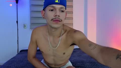 Snapshot of iam_angelxxx chatting on November 10, 10:53 pm Angel online show from November 10, 10:53 pm