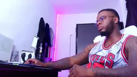 Mr H Independent model online show from September 12, 3:39 am