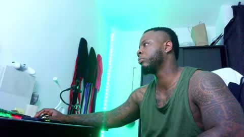 Mr H Independent model online show from October 7, 3:25 am