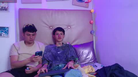 iam_lukas__ online show from January 7, 5:48 pm