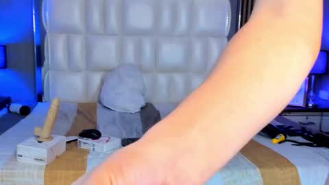 iam_mathias online show from October 19, 7:42 am