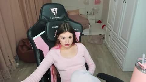 Cassie  STREAMS HERE EVERYDAY online show from February 23, 5:43 pm