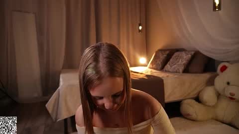 Snapshot of iamclaire_ chatting on November 13, 7:35 pm Claire online show from November 13, 7:35 pm