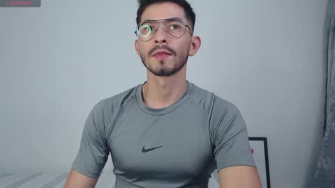  INDEPENDENT MODEL online show from February 26, 6:47 am