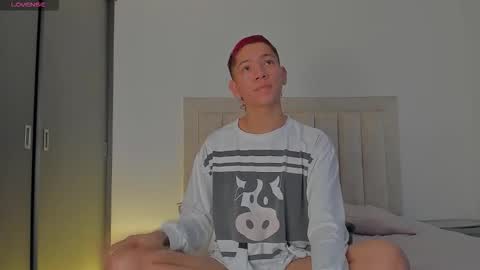 Juliiiiian online show from December 5, 12:25 pm