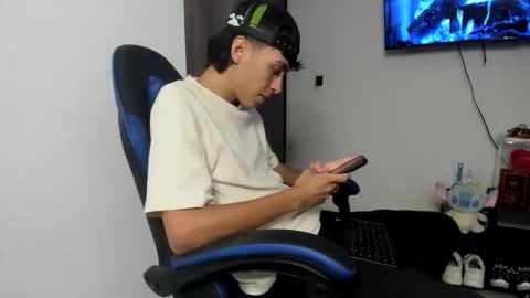Snapshot of iammaik chatting on May 13, 8:27 pm iammaik online show from May 13, 8:27 pm