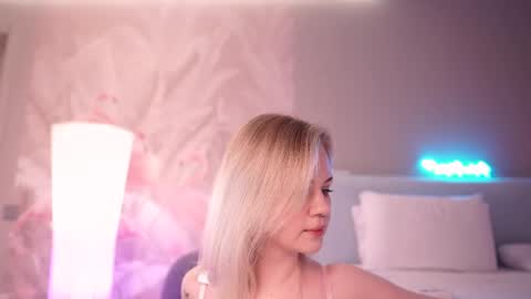 Nina  online show from April 17, 8:01 pm