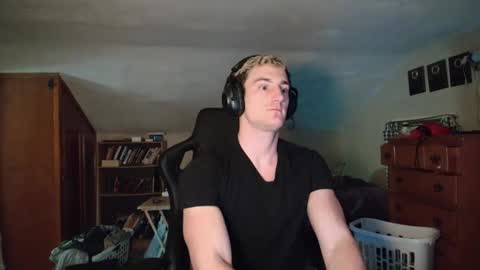 iamtommyparker online show from October 18, 4:15 am