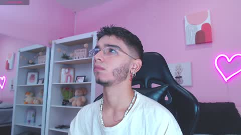 IAN CASTILLO online show from January 30, 11:11 am