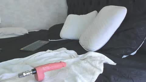 IAN CASTILLO online show from February 13, 2:20 pm