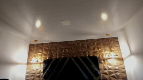 IAN CASTILLO online show from April 6, 11:11 am