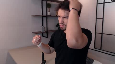 Ian Davis online show from January 28, 9:40 pm