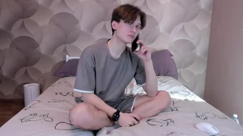 Ian Flor online show from April 10, 11:15 am