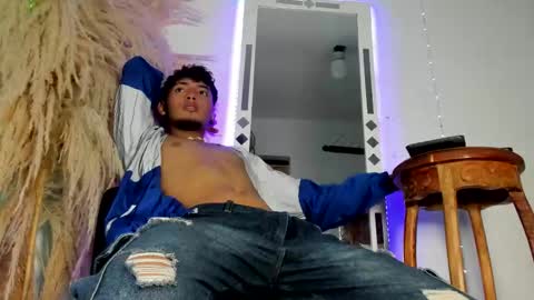 Snapshot of ian_hunter01 chatting on February 17, 2:24 pm IAN HUNTER online show from February 17, 2:24 pm