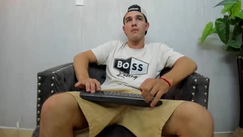 Snapshot of ian_jhonson_ chatting on February 16, 5:59 am Ian online show from February 16, 5:59 am